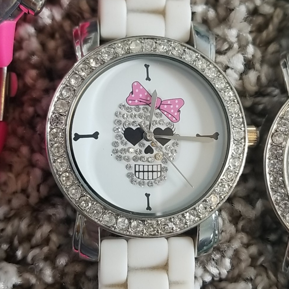Watches - Picture 3 of 4